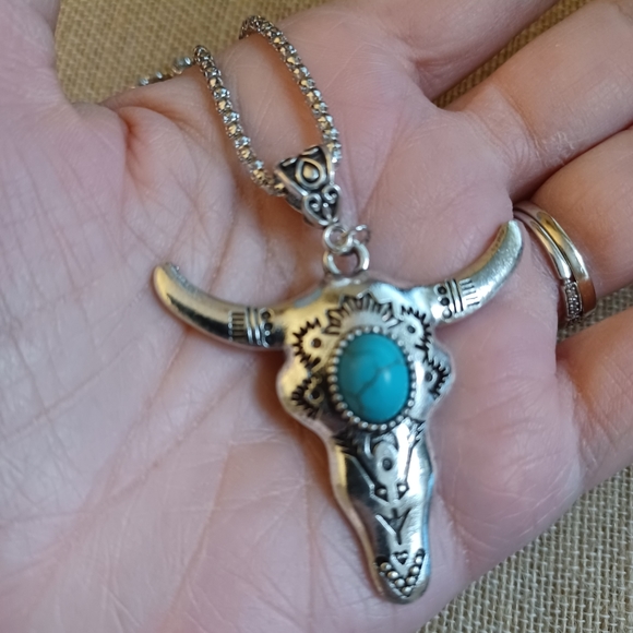 Bull Turquoise Necklace - Picture 2 of 3